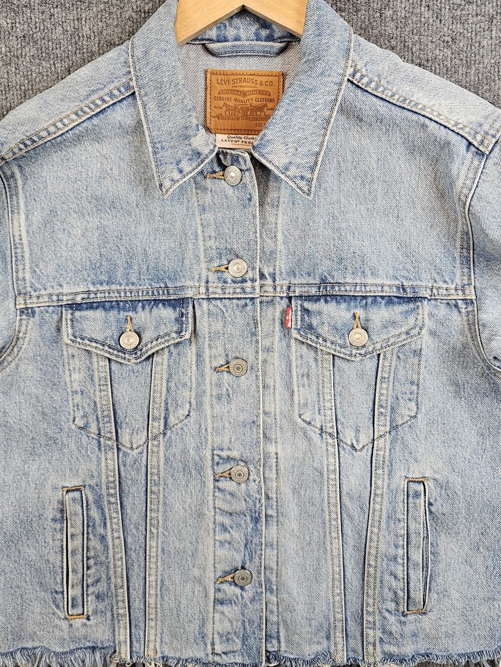 Levi's "All-Over-Fringe" Trucker Denim Jacket- Medium - Picture 7 of 10